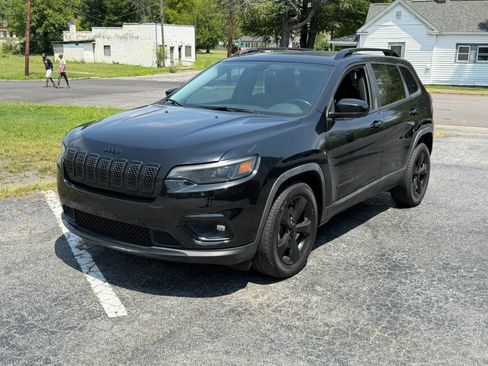 Used 2020 Jeep Cherokee Latitude Plus FWD image 1