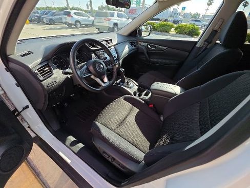 Used 2017 Nissan Rogue SV FWD image 12