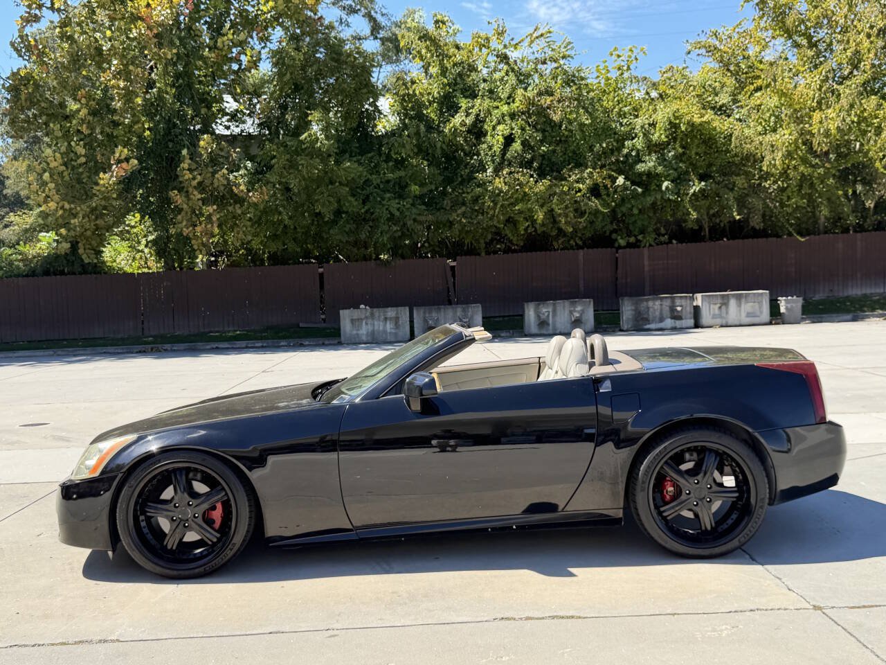 Used 2004 Cadillac XLR RWD image 20