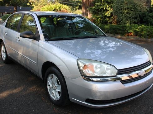 Used 2004 Chevrolet Malibu LS FWD image 2