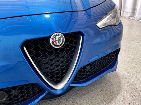 Used 2019 Alfa Romeo Giulia Ti Sport w/ Quick Order Package 22S Sport AWD/4WD image 7