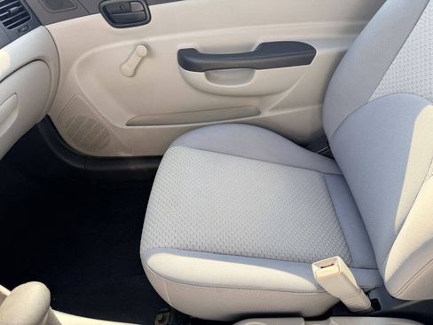 Used 2011 Hyundai Accent GS FWD image 10
