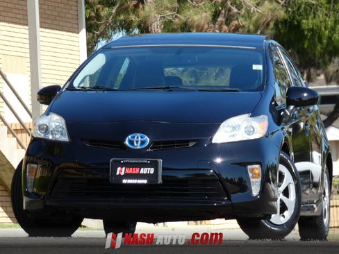 Used 2014 Toyota Prius Four w/ Solar Roof Package FWD image 2