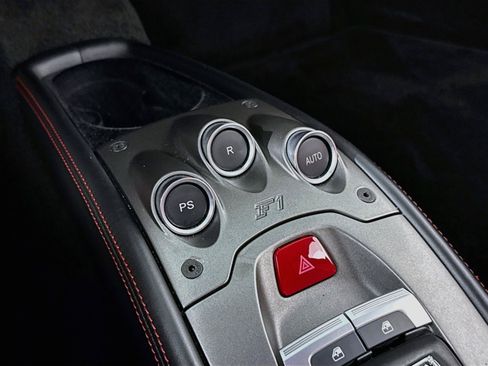 Used 2014 Ferrari 458 Italia Coupe RWD image 17
