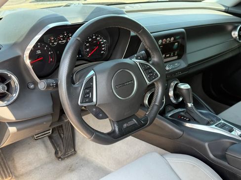 Used 2017 Chevrolet Camaro SS RWD image 8