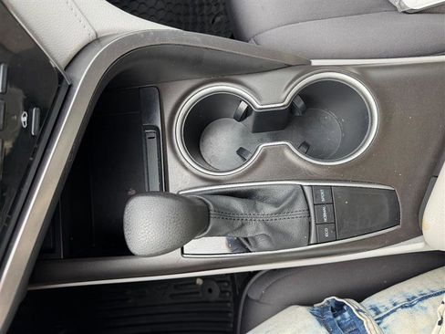 Used 2022 Toyota Camry LE image 37