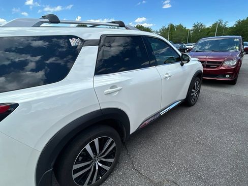 Used 2024 Nissan Pathfinder Platinum w/ Cargo Package AWD/4WD image 14