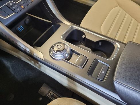 Used 2019 Ford Fusion SE image 26