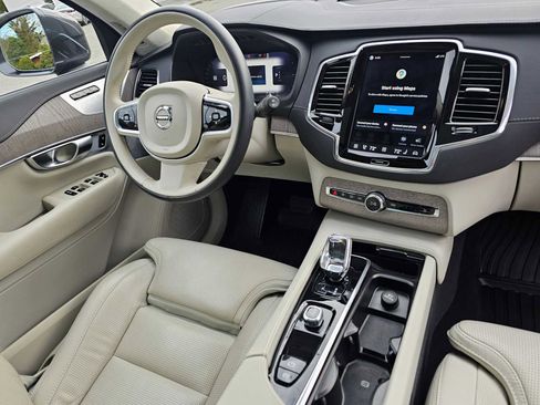 Used 2023 Volvo XC90 T8 Ultimate w/ Lounge Package image 12