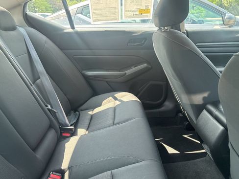Used 2025 Nissan Altima 2.5 SV FWD image 9