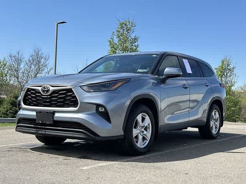Used 2022 Toyota Highlander LE image 19