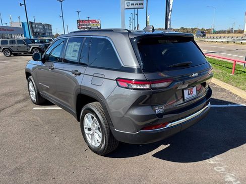 New 2025 Jeep Grand Cherokee Laredo X w/ Luxury Tech Group I image 4