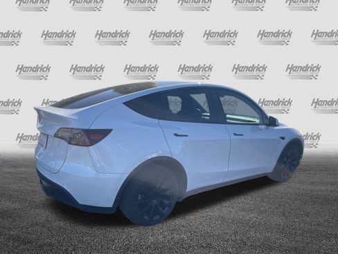 Used 2021 Tesla Model Y Long Range image 10