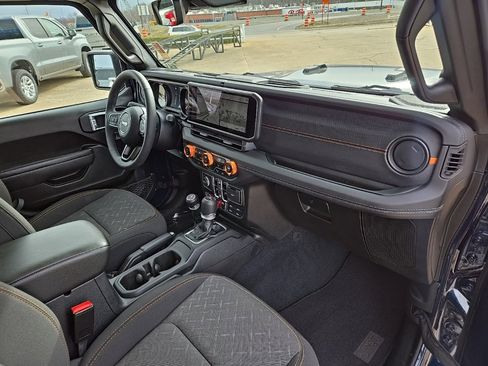 Used 2025 Jeep Gladiator Mojave w/ Safety Group image 22