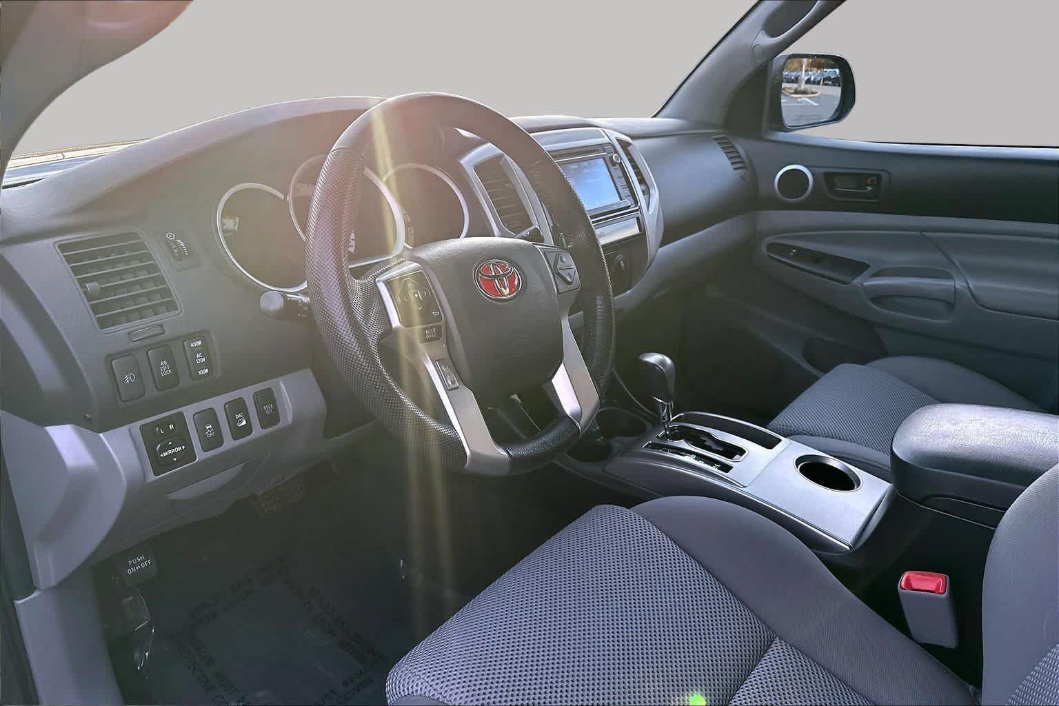 Used 2015 Toyota Tacoma 4x4 Double Cab w/ TRD Off-Road Package image 18