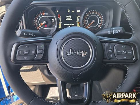 New 2025 Jeep Gladiator Rubicon w/ Convenience Group AWD/4WD image 18