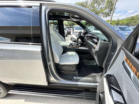 Certified 2026 Cadillac Escalade Platinum Sport AWD/4WD image 35