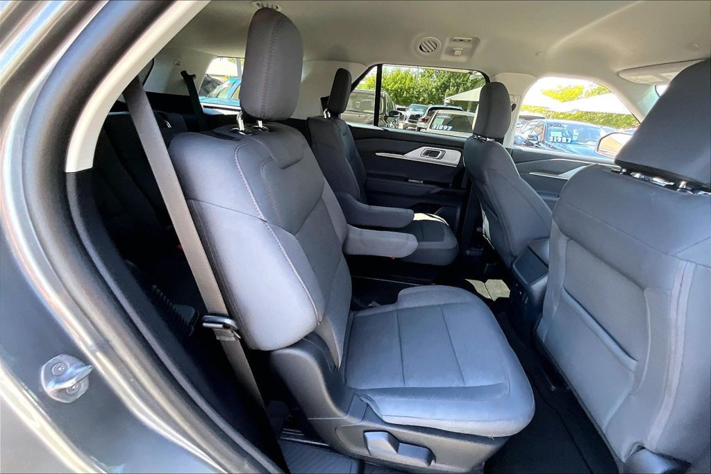 Used 2025 Ford Explorer Active RWD image 36