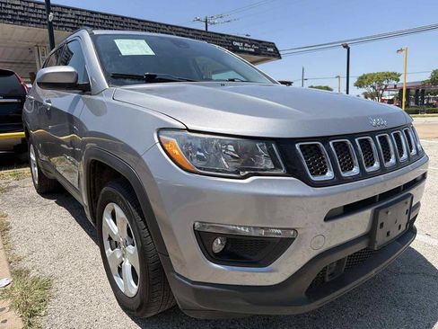 Used 2019 Jeep Compass Latitude w/ Safety & Security Group AWD/4WD image 2