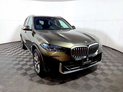 Certified 2024 BMW X5 xDrive40i w/ Premium Package AWD/4WD image 2