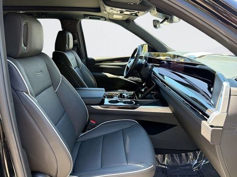 Certified 2026 Cadillac Escalade Luxury RWD image 34