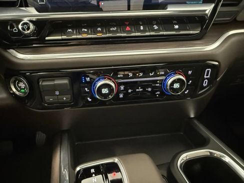 Used 2026 GMC Sierra 1500 SLT w/ SLT Premium Plus Package AWD/4WD image 32
