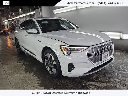 Used 2021 Audi e-tron Premium Plus w/ Premium Plus Package image 4