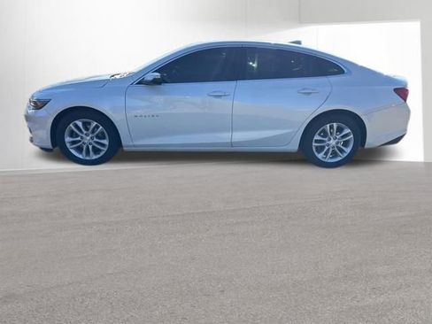 Used 2017 Chevrolet Malibu LT image 3