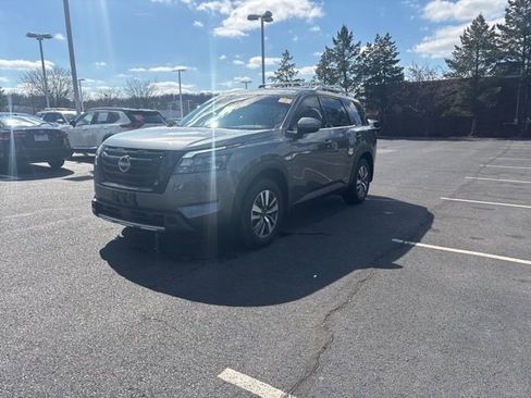 Certified 2025 Nissan Pathfinder SL w/ Black Appearance Package image 3