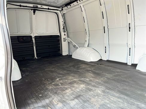 Used 2023 GMC Savana 3500 Extended w/ Driver Convenience Package image 22