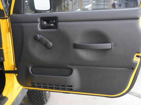 Used 2006 Jeep Wrangler Unlimited Rubicon AWD/4WD image 9