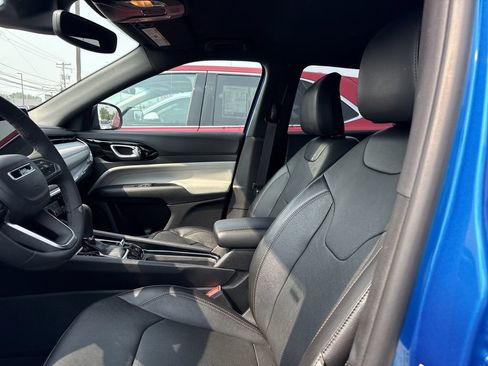 Used 2023 Jeep Compass Limited AWD/4WD image 5