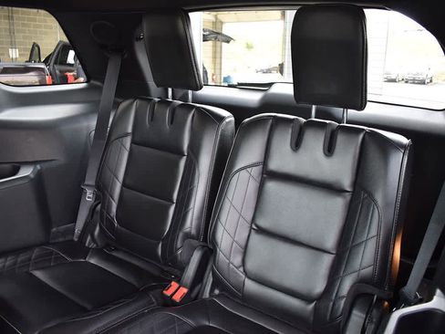 Used 2019 Ford Explorer Platinum image 8