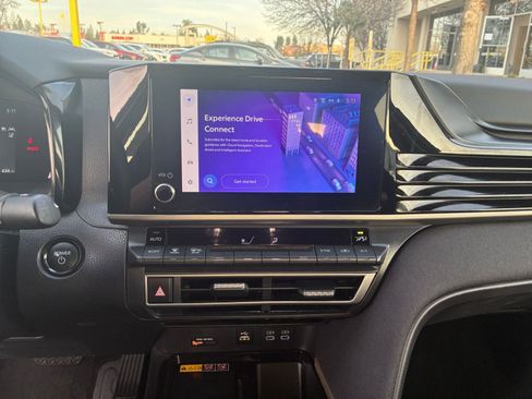 Used 2025 Toyota Camry LE image 17