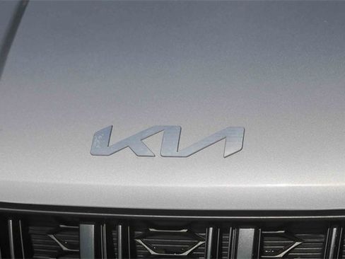 Certified 2022 Kia Carnival LX image 7
