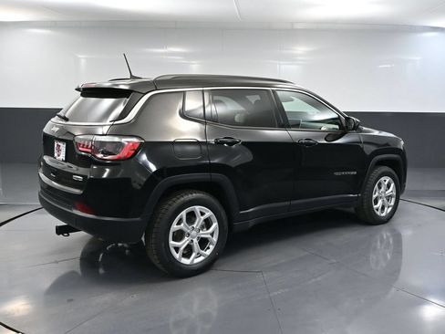 Used 2024 Jeep Compass Latitude w/ Convenience Group AWD/4WD image 6