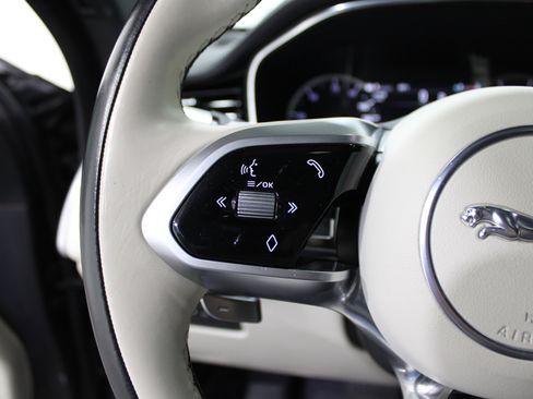 Used 2022 Jaguar F-PACE S image 11