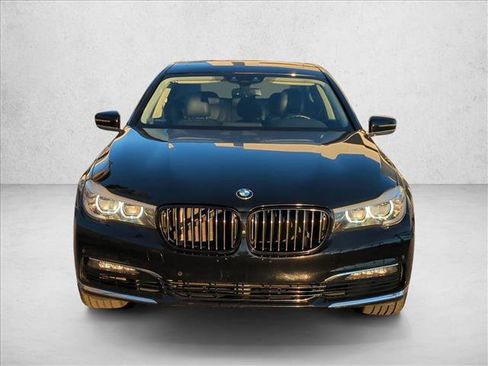 Used 2017 BMW 740i image 2