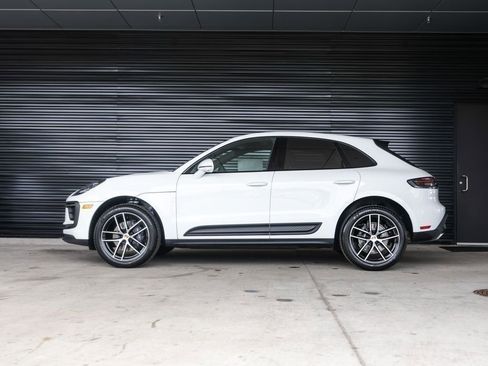 Certified 2025 Porsche Macan AWD/4WD image 2