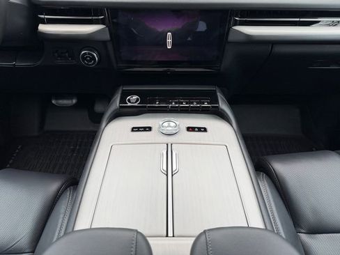 Used 2025 Lincoln Navigator Reserve w/ Jet Appearance Package image 11