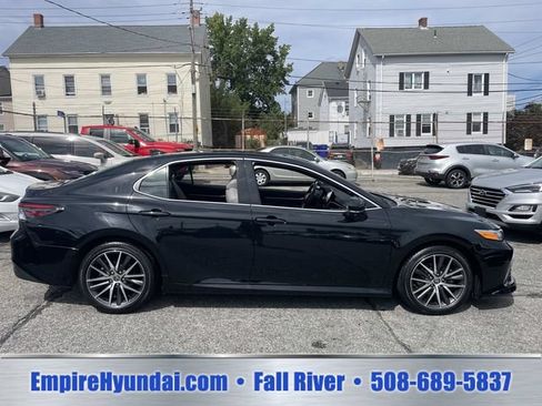 Used 2023 Toyota Camry XLE FWD image 3