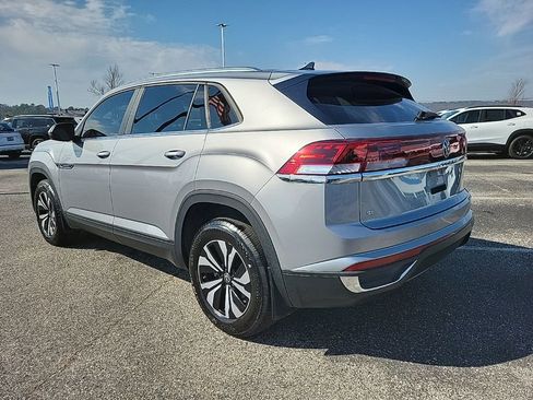 Used 2024 Volkswagen Atlas Cross Sport SE image 5