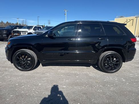 Certified 2022 Jeep Grand Cherokee Laredo X image 2