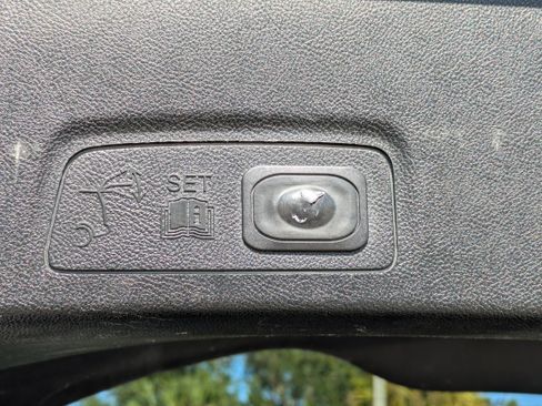 Used 2018 Lincoln MKC Select w/ Select Plus Package image 14