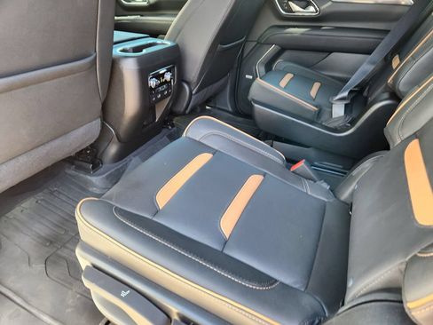Used 2024 GMC Yukon XL AT4 w/ Technology Package AWD/4WD image 9