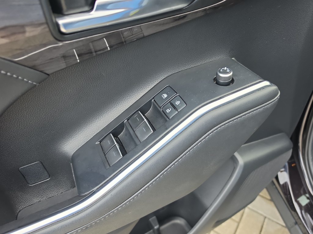 Used 2022 Toyota Highlander Limited AWD/4WD image 17
