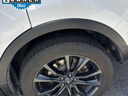 Used 2018 Ford Explorer XLT w/ Equipment Group 202A AWD/4WD image 10