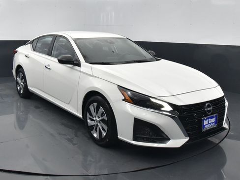 Certified 2025 Nissan Altima 2.5 S image 2