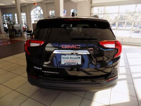 Used 2023 GMC Terrain SLE w/ Driver Convenience Package image 6