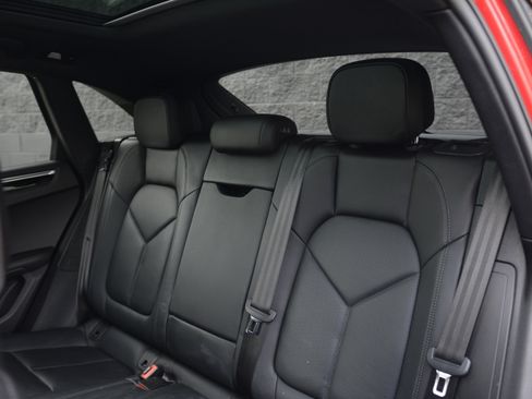 Used 2020 Porsche Macan AWD/4WD image 32